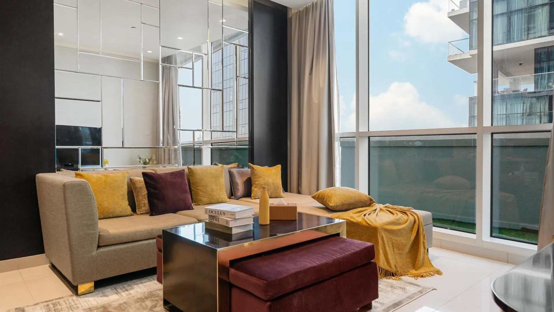 Nice 2 Bedroom Apartment! 5 Minutes Walk To Dubai Mall, Downtown Dubai Apartment