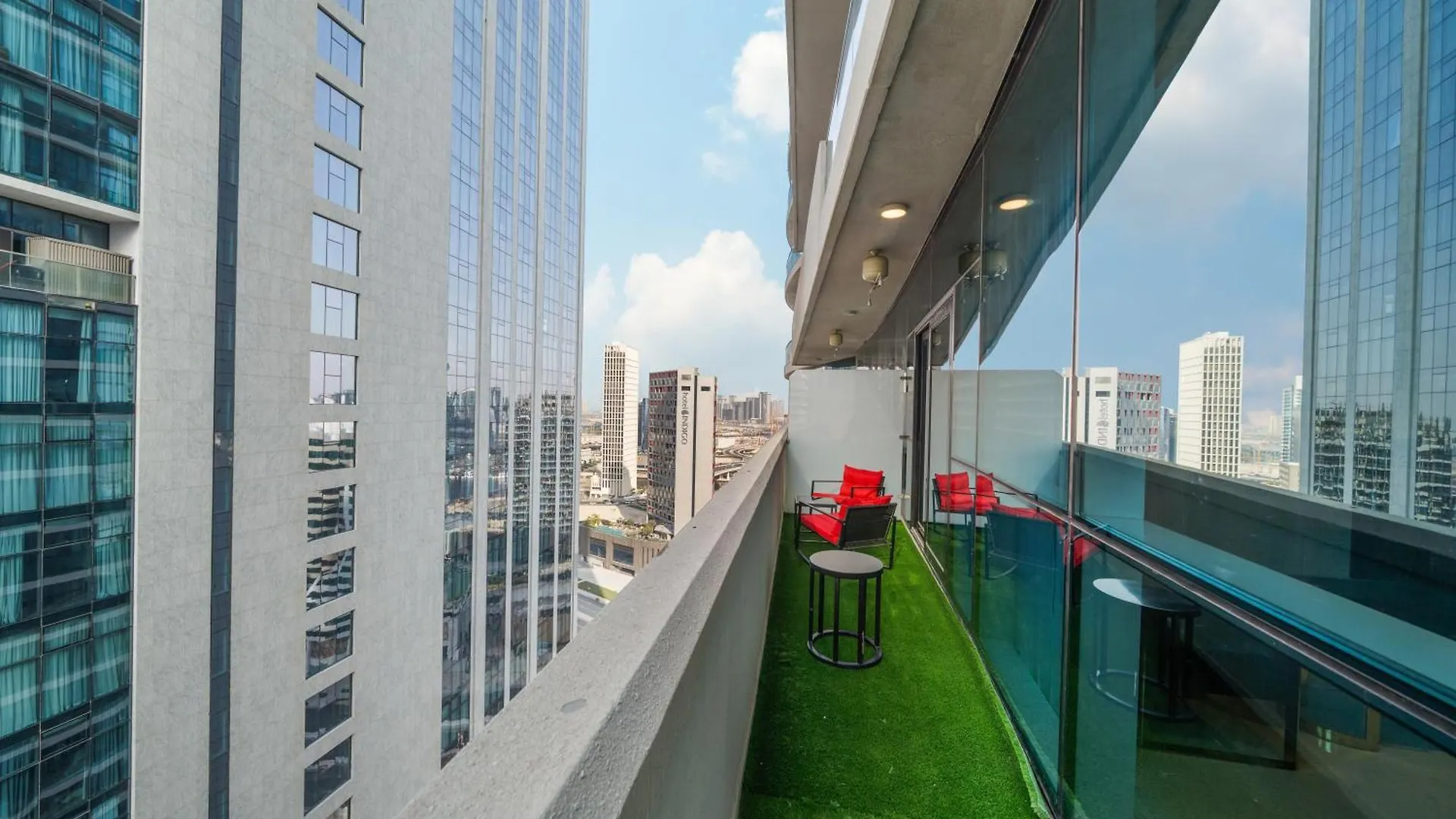 Nice 2 Bedroom Apartment! 5 Minutes Walk To Dubai Mall, Downtown Dubai 0*,