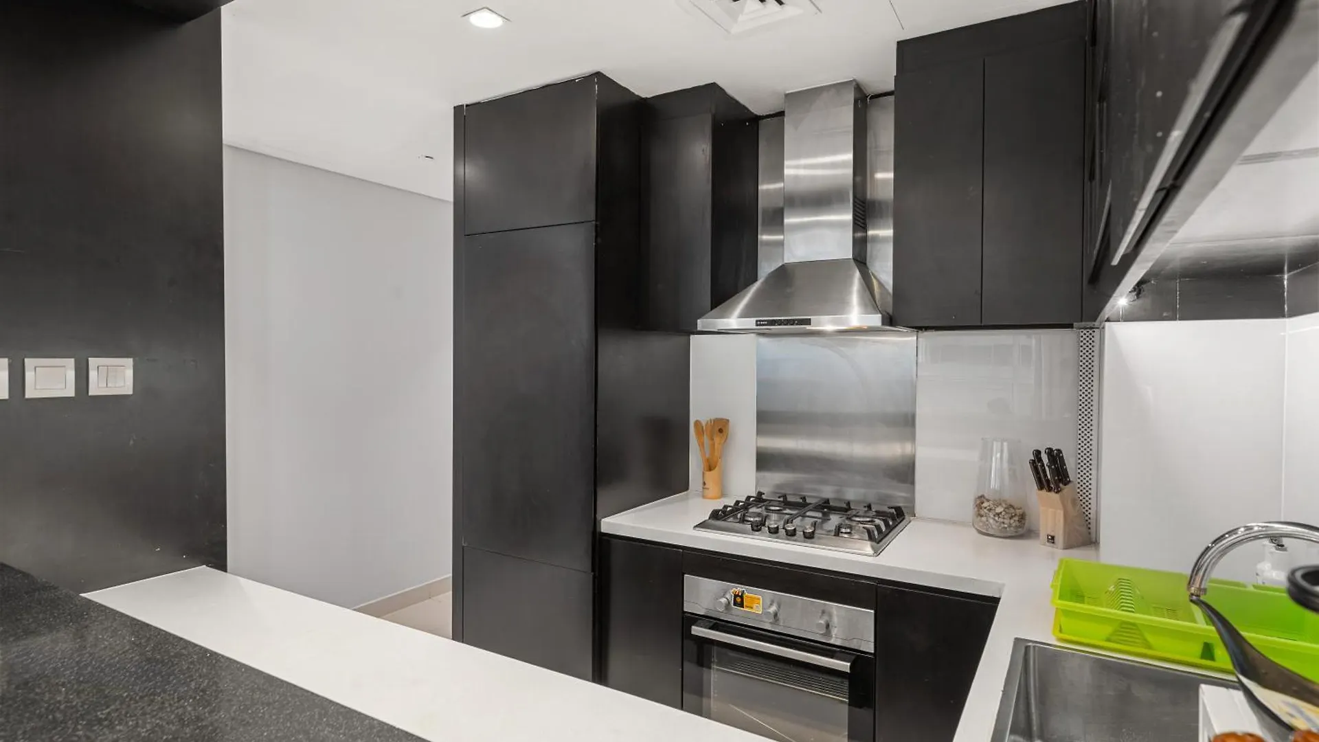 Nice 2 Bedroom Apartment! 5 Minutes Walk To Dubai Mall, Downtown Dubai