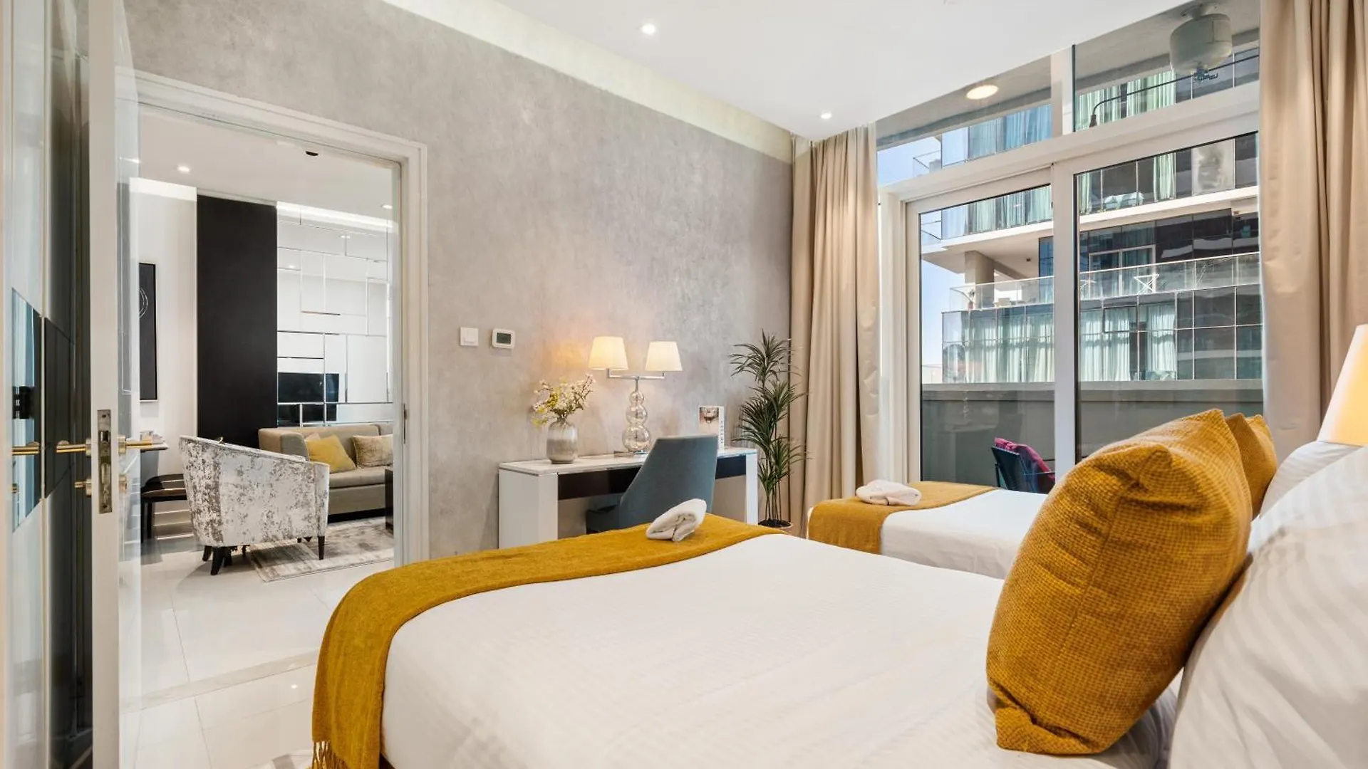 Nice 2 Bedroom Apartment! 5 Minutes Walk To Dubai Mall, Downtown Dubai