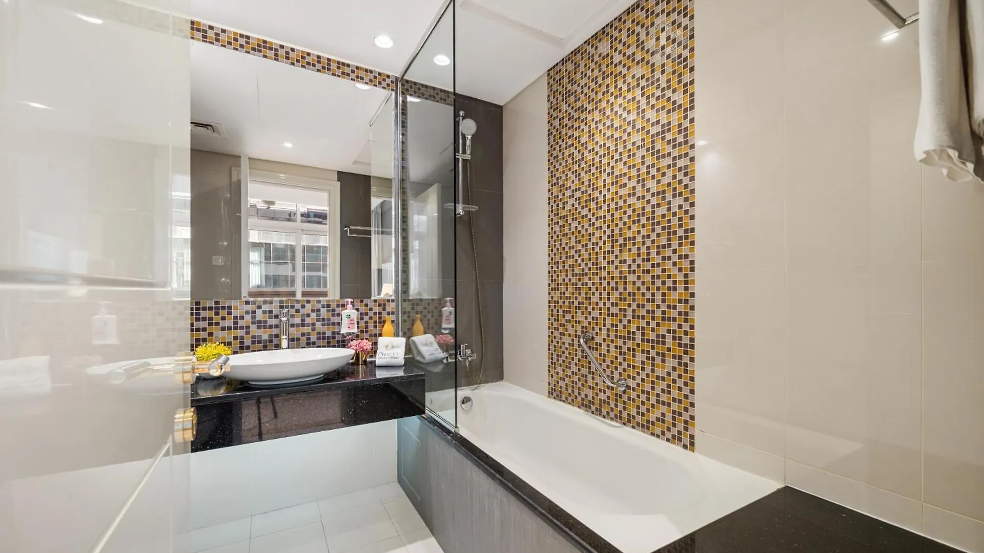 Apartment Nice 2 Bedroom Apartment! 5 Minutes Walk To Dubai Mall, Downtown Dubai