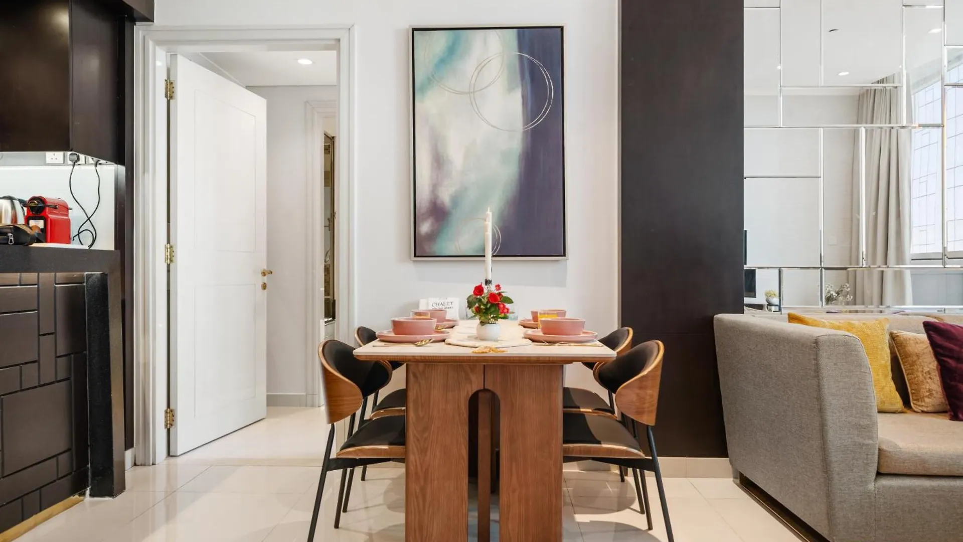 Nice 2 Bedroom Apartment! 5 Minutes Walk To Dubai Mall, Downtown Dubai